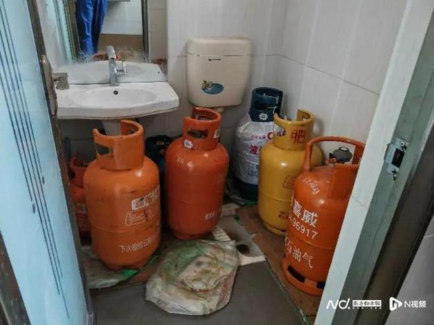 中山三乡泉眼村突击检查 45个液化石油气瓶被清点，安全隐患敲响警钟